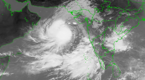 Cyclonic Asna: Karachiites urged to avoid ‘unnecessary movement’ amid heavy rain forecast