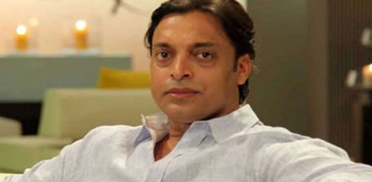 Legends meet: Muhammad Asif hugs Shoaib Akhtar