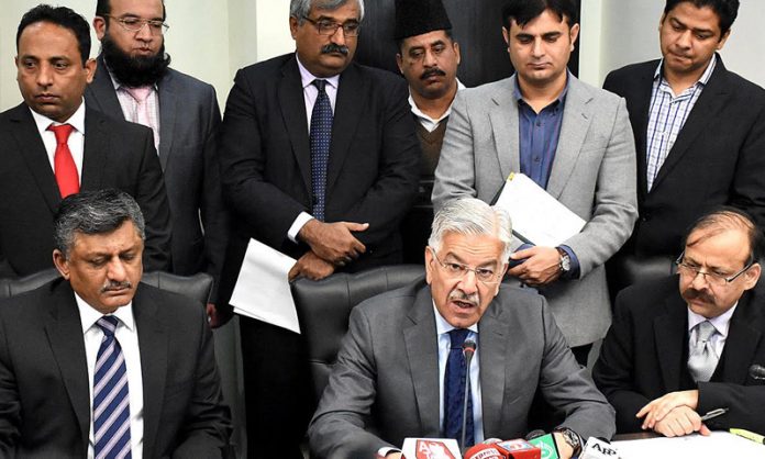 Asif says Afghan govt demanded Rs10bn to settle TTP in Afghanistan