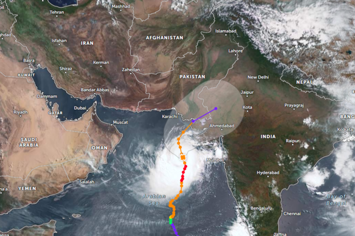 Cyclonic effects over in Karachi after 'Asna' moves far away