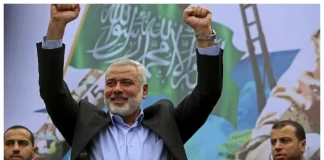 Daughter-in-law shares Ismail Haniyeh's picture showing him reciting Quran on plane