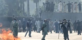 Amid strict police crackdown, PTI workers started gathering at Swabi Interchange