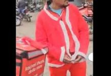 WATCH how India's Hindu extremists force rider to remove his Santa Claus costume