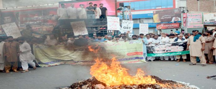 ملتان ،پاکستان کوٹن ایسوسی ایشن کے تحت ظالمانہ ٹیکس کے خلاف احتجاج کیا جارہا ہے