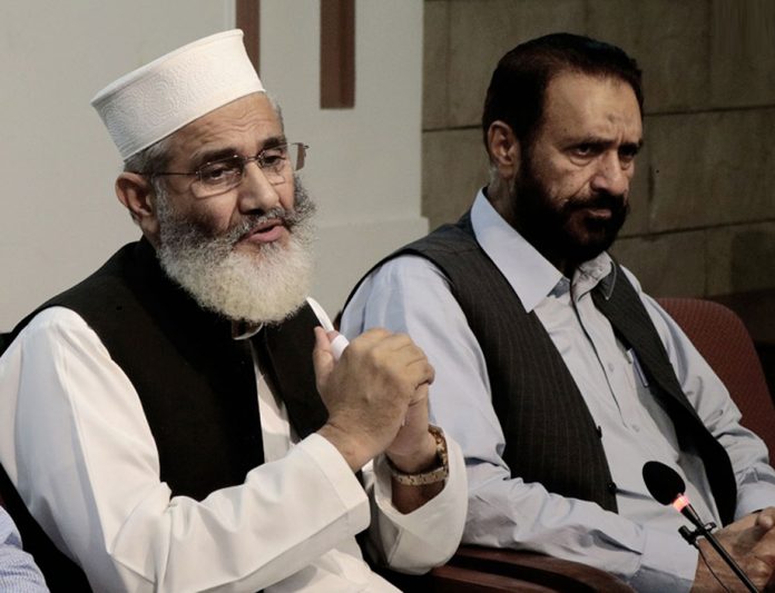 اسلام آباد،امیر جماعت اسلامی پاکستان سراج الحق پریس کانفرنس کررہے ہیں