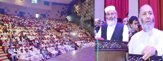 پشاور: امیر جماعت اسلامی پاکستان سراج الحق اور سینیٹر مشتاق احمد خان جے آئی یوتھ خیبر پختونخوا کے تحت یوتھ لیڈر شپ کنونشن سے خطاب کررہے ہیں