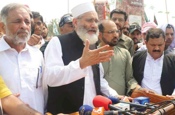 لاہور: امیر جماعت اسلامی پاکستان سراج الحق باٹا پور میں یادگار شہدا پر فاتحہ خوانی کے بعد میڈیا سے گفتگو کررہے ہیں