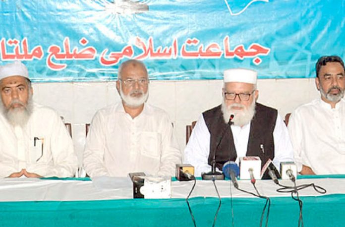 ملتان: نائب امیر جماعت اسلامی پاکستان لیاقت بلوچ پریس کانفرنس سے خطاب کررہے ہیں