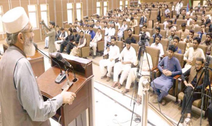 امیر جماعت اسلامی اکستان سینیٹر سراج الحق منصورہ میںاسلامی جمعیت طلبہ کے ذمے داران کی تربیتی ورکشاپ سے خطاب کررہے ہیں