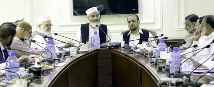 امیر جماعت اسلامی پاکستان سینیٹر سراج الحق منصورہ میں مرکزی ذمے داران کے اجلاس سے خطاب کررہے ہیں