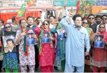 حیدرآباد: پی ٹی آئی کے چیئرمین عمران خان کی رہائی کے لیے احتجاج کیا جا رہا ہے